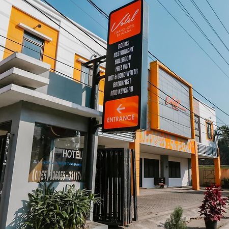 Votel Hotel Тулунгагунг Екстер'єр фото