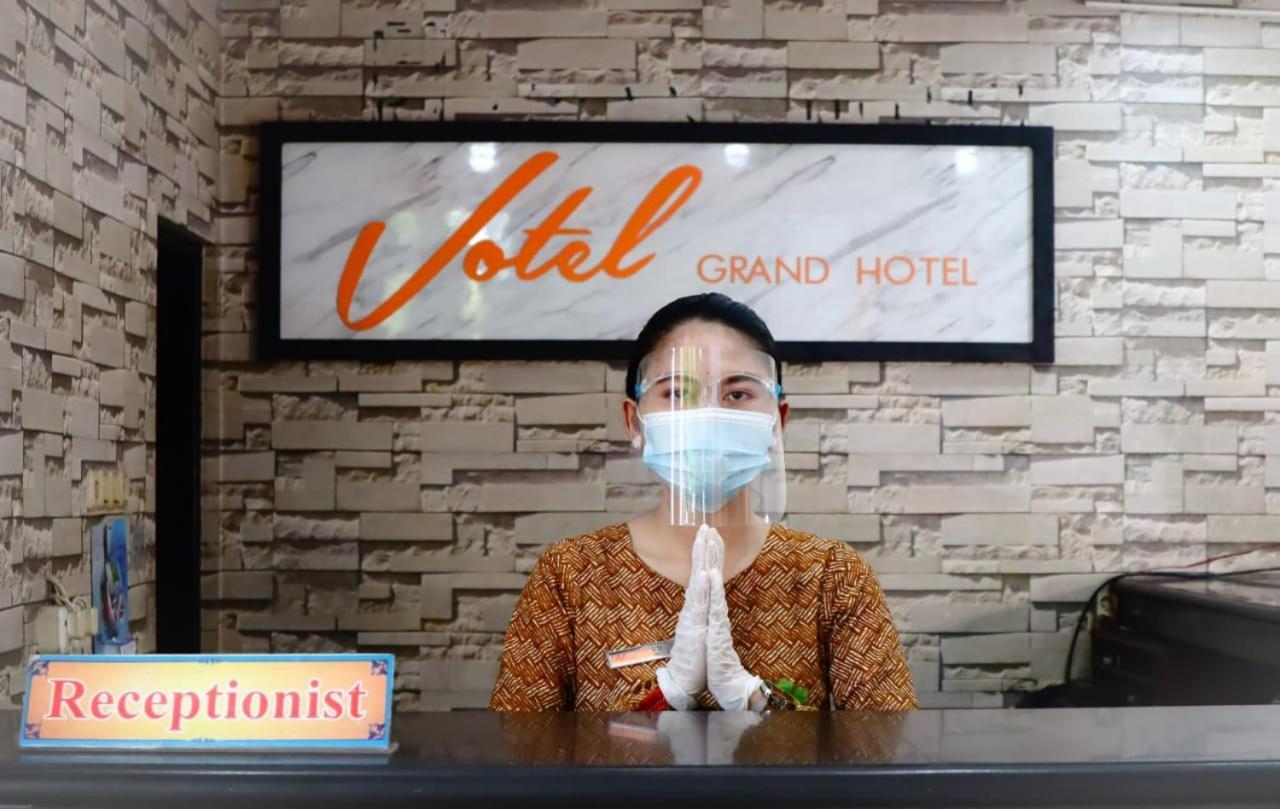 Votel Hotel Тулунгагунг Екстер'єр фото